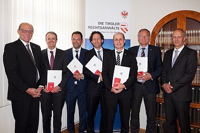  OLG-Präsident Dr. Schröder, RA Dr. Georg Huber (Innsbruck), RA Mag. Alexander Doerge (Innsbruck), Dr. Stefan Schwärzler (Innsbruck), Dr. Manfred Bachmann (Innsbruck), Dr. Andreas Fink (Imst) und Tiroler Rechtsanwaltskammer-Präsident RA Dr. Markus Heis