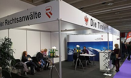 Der Infostand der Tiroler Rechtsanwälte bei der SENaktiv war gut besucht